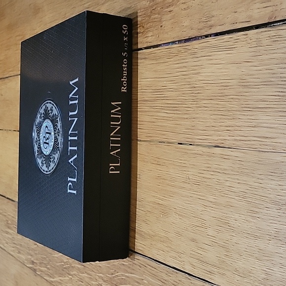 Rocky Patel Platinum Robusto Cigar Box - Picture 2 of 6